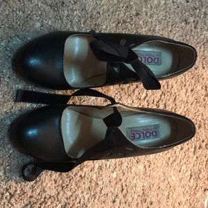 GUC 4” Velvet lace heels.